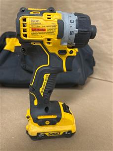 DEWALT DCF601 IMPACT SCREWDRIVER 2 BATTERIES AND CHARGER Very Good